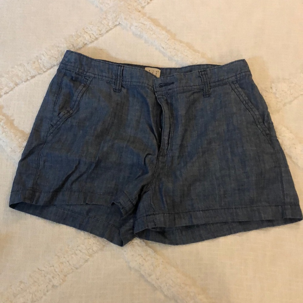 Chambray shorts, great condition, size 6